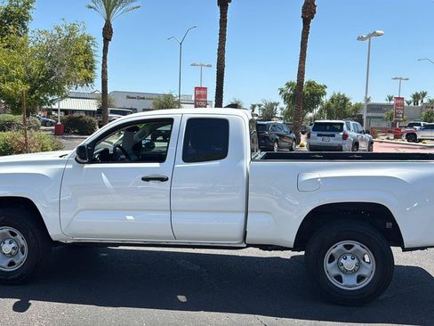 Used 2018 Toyota Tacoma SR RWD image 5