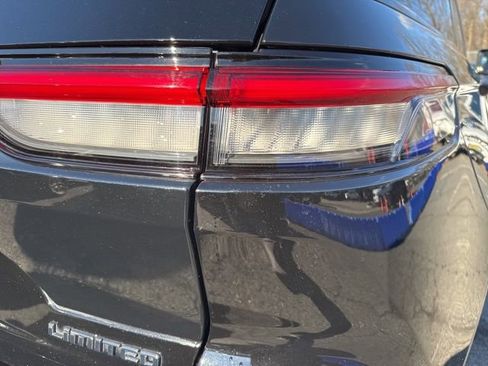 Used 2022 Jeep Grand Cherokee Limited w/ Luxury Tech Group II image 36