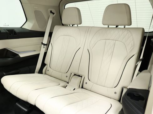 Used 2021 BMW X7 xDrive40i w/ Executive Package image 4