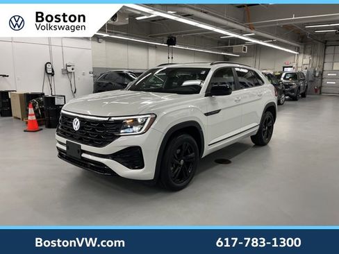 Used 2025 Volkswagen Atlas Cross Sport SEL R-Line image 1