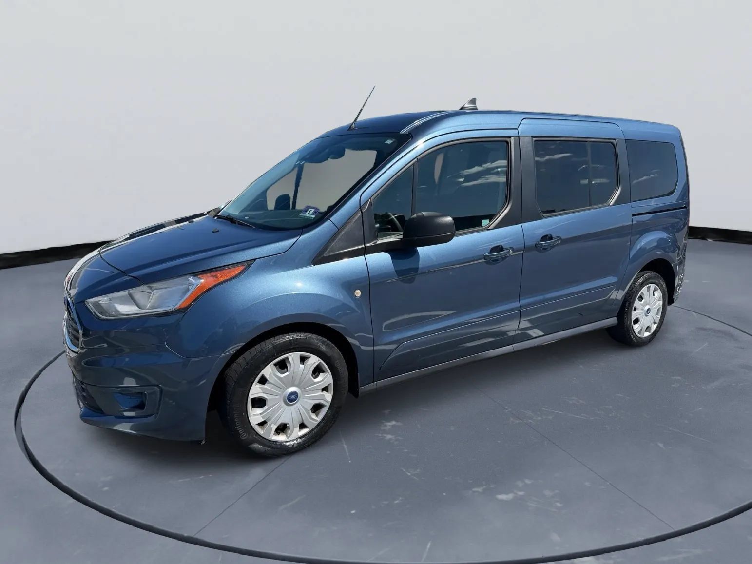 Used 2019 Ford Transit Connect XLT FWD image 2