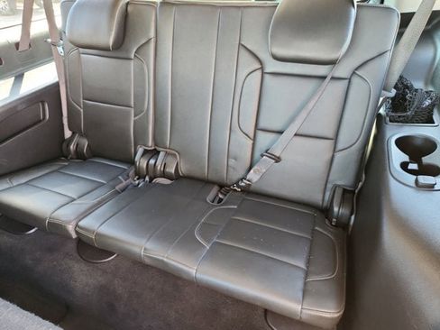 Used 2018 Chevrolet Suburban LT image 18