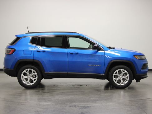 Used 2024 Jeep Compass Latitude AWD/4WD image 9