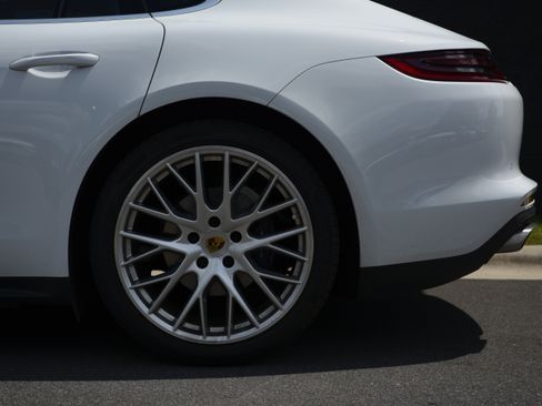 Certified 2018 Porsche Panamera 4 AWD/4WD image 38