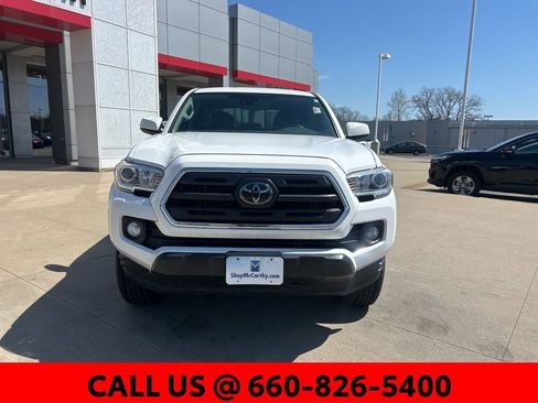 Certified 2018 Toyota Tacoma SR5 image 3