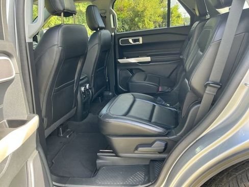 Used 2021 Ford Explorer XLT w/ Equipment Group 202A image 8