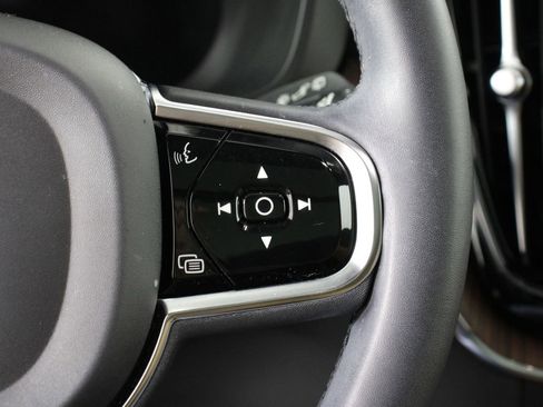 Certified 2023 Volvo XC60 B5 Ultimate AWD/4WD image 11