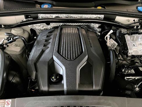 Used 2025 Porsche Macan image 24