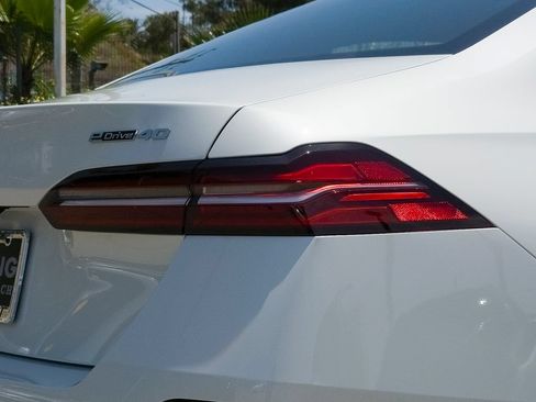New 2027 BMW i5 eDrive40 w/ M Sport Package RWD image 4