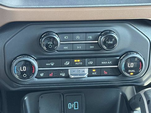 Used 2024 Ford Bronco Outer Banks AWD/4WD image 35