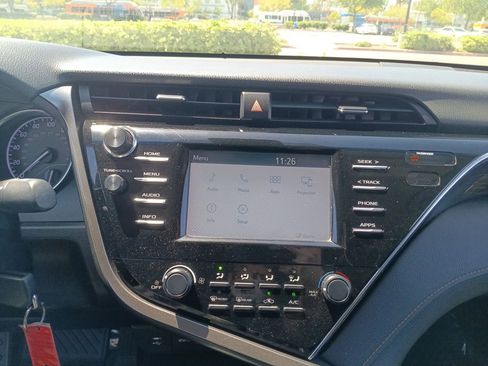 Used 2018 Toyota Camry LE FWD image 18