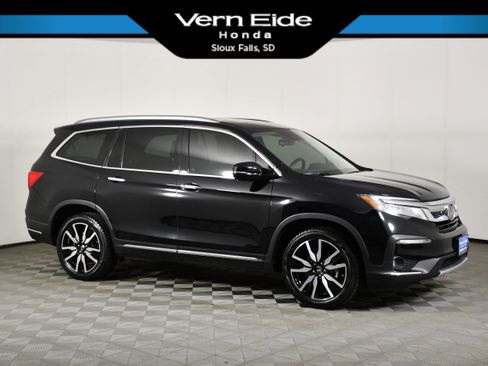 Used 2020 Honda Pilot Touring image 1