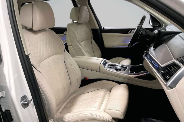Used 2024 BMW X7 xDrive40i w/ Premium Package AWD/4WD image 9