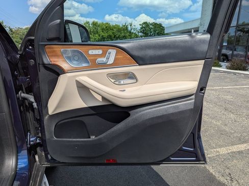 Used 2021 Mercedes-Benz GLS 450 4MATIC image 30