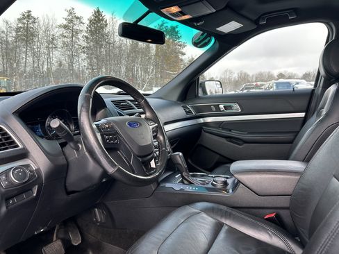 Used 2016 Ford Explorer XLT w/ Equipment Group 202A image 11