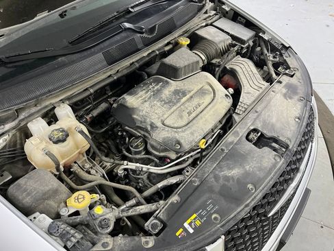 Used 2023 Chrysler Pacifica Touring-L image 25