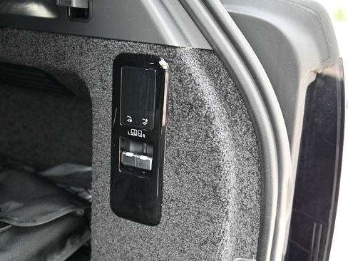 Used 2025 Land Rover Range Rover SE AWD/4WD image 45