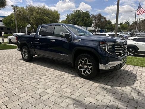 Used 2022 GMC Sierra 1500 SLT w/ SLT Premium Plus Package AWD/4WD image 16