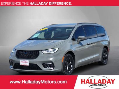 Used 2021 Chrysler Pacifica Touring-L w/ Uconnect Theater Family Group