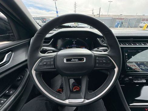 Certified 2023 Jeep Grand Cherokee Altitude image 16