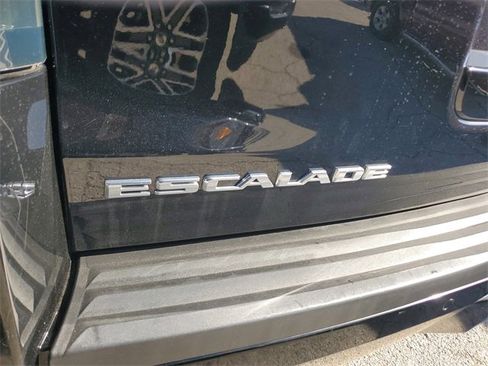 Used 2017 Cadillac Escalade ESV 4WD image 5