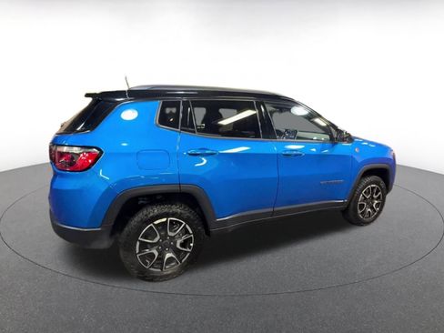 Used 2025 Jeep Compass Trailhawk image 14