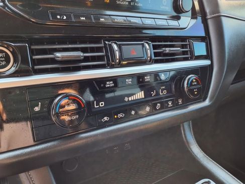 Used 2022 Nissan Pathfinder SL image 8