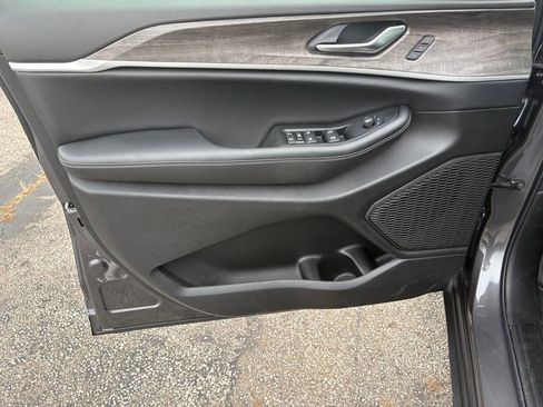 New 2025 Jeep Grand Cherokee Limited image 14