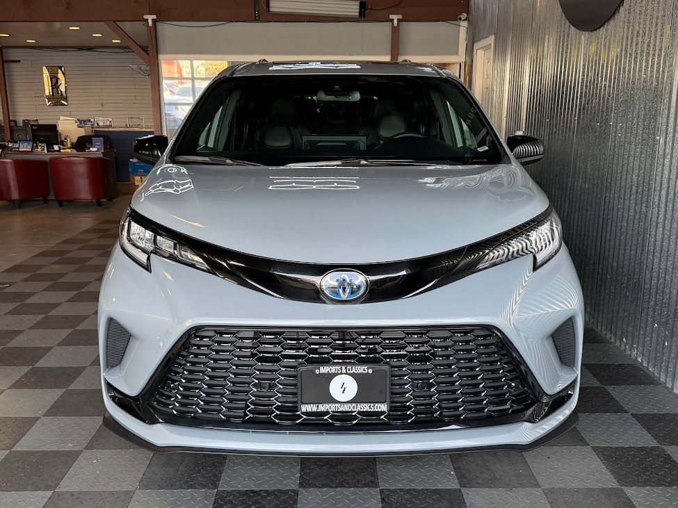 Used 2025 Toyota Sienna XSE AWD/4WD image 5