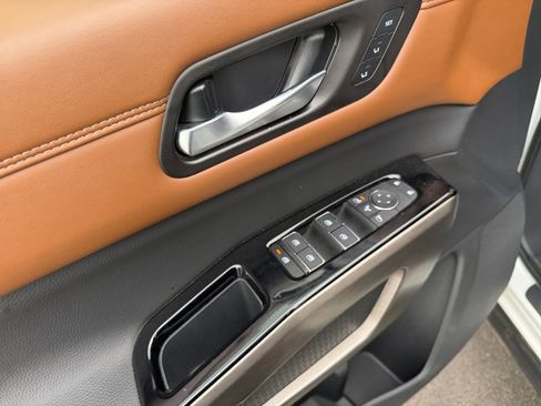 Certified 2024 Nissan Pathfinder Platinum FWD image 36