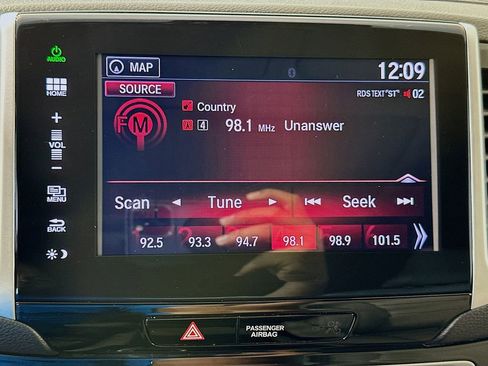Used 2016 Honda Pilot Touring image 15