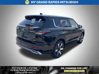 New 2026 Mitsubishi Outlander SE AWD/4WD video 3