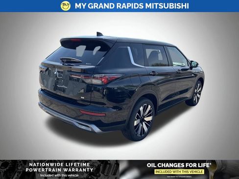 New 2026 Mitsubishi Outlander SE AWD/4WD image 3