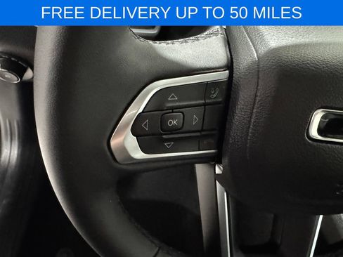 Used 2025 Jeep Compass Latitude w/ Sun & Sound Group AWD/4WD image 7