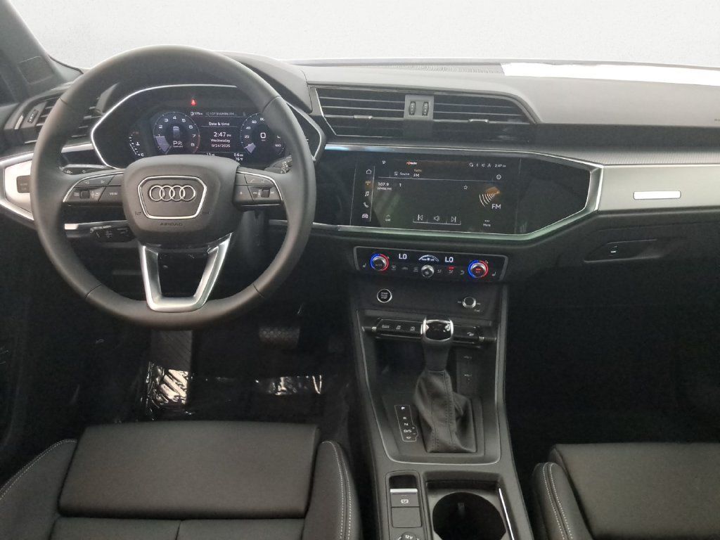 Used 2025 Audi Q3 2.0T Premium AWD/4WD image 9