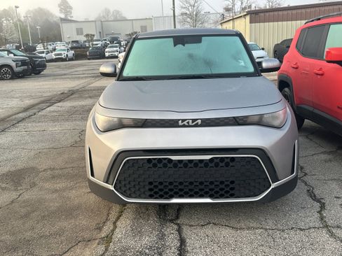 Used 2023 Kia Soul LX w/ LX Technology Package image 2