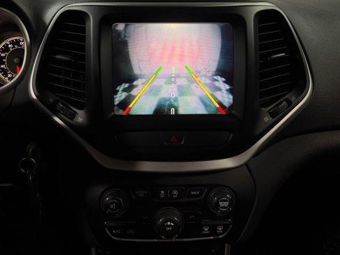 Used 2016 Jeep Cherokee Trailhawk w/ Cold Weather Group image 24