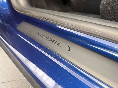 Used 2022 Tesla Model Y Performance image 31