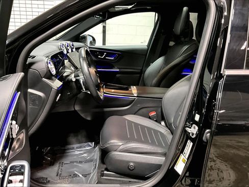 Used 2023 Mercedes-Benz GLC 300 4MATIC w/ AMG Line image 9