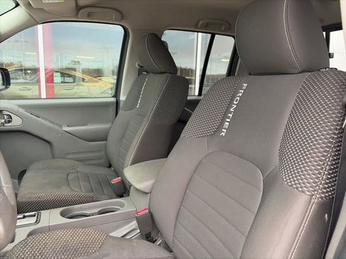 Used 2019 Nissan Frontier Desert Runner image 9