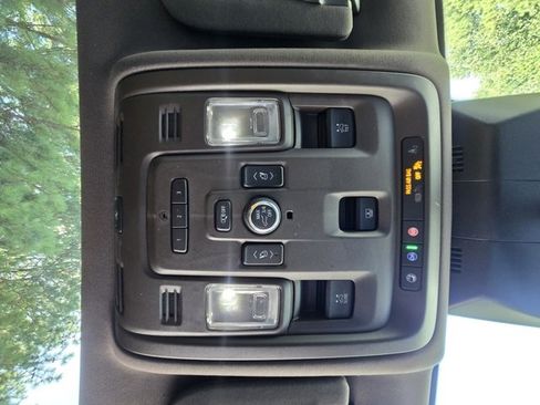 Used 2022 Cadillac Escalade ESV Premium Luxury w/ Performance Package image 44