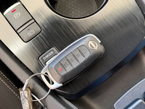 Used 2025 Nissan Rogue SV FWD image 27