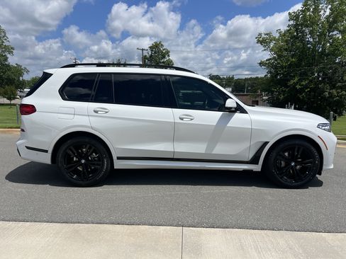 Used 2022 BMW X7 xDrive40i w/ M Sport Package AWD/4WD image 10