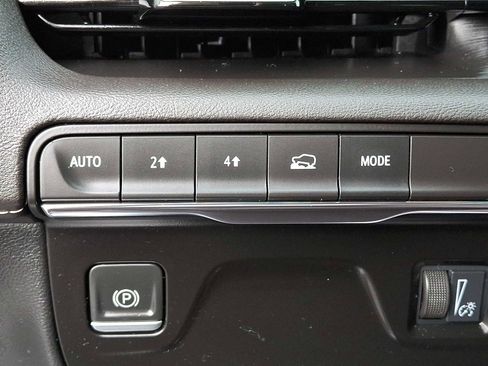 Used 2023 Cadillac Escalade Premium Luxury image 27