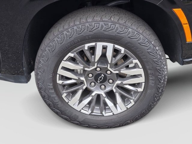 Used 2025 Chevrolet Suburban Z71 AWD/4WD image 9