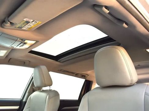 Used 2018 Toyota Highlander XLE AWD/4WD image 12