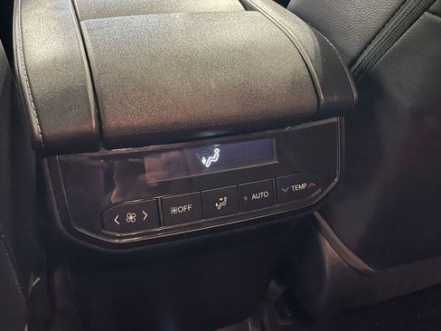 Used 2023 Toyota Highlander XLE image 40