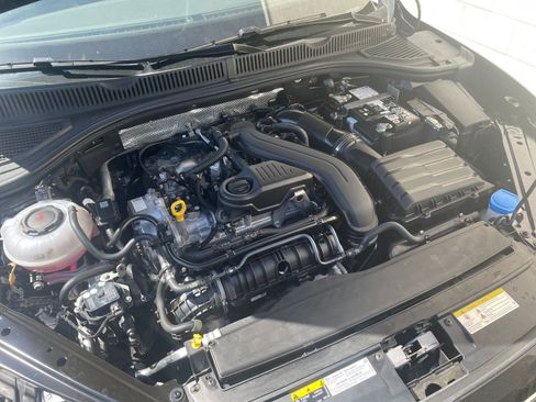 Used 2025 Volkswagen Jetta SE image 33