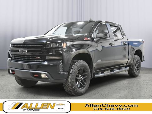 Used 2020 Chevrolet Silverado 1500 LT Trail Boss w/ Midnight Edition AWD/4WD image 1