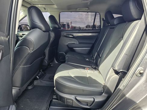 Used 2023 Toyota Highlander Limited AWD/4WD image 17